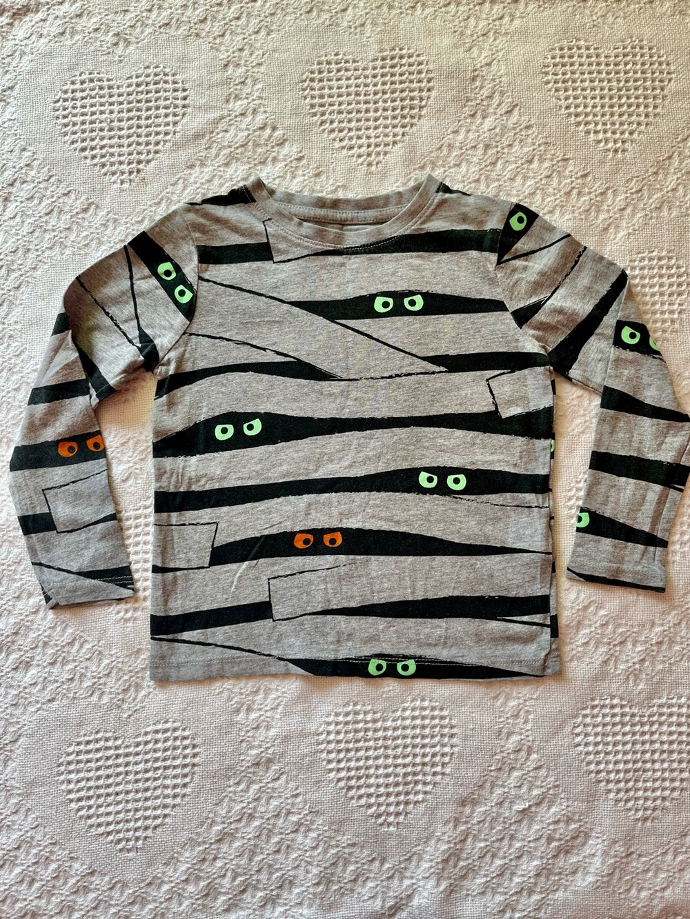 Kids Halloween Gray Striped Long-Sleeve Tee with Peekaboo Eyes 🎃